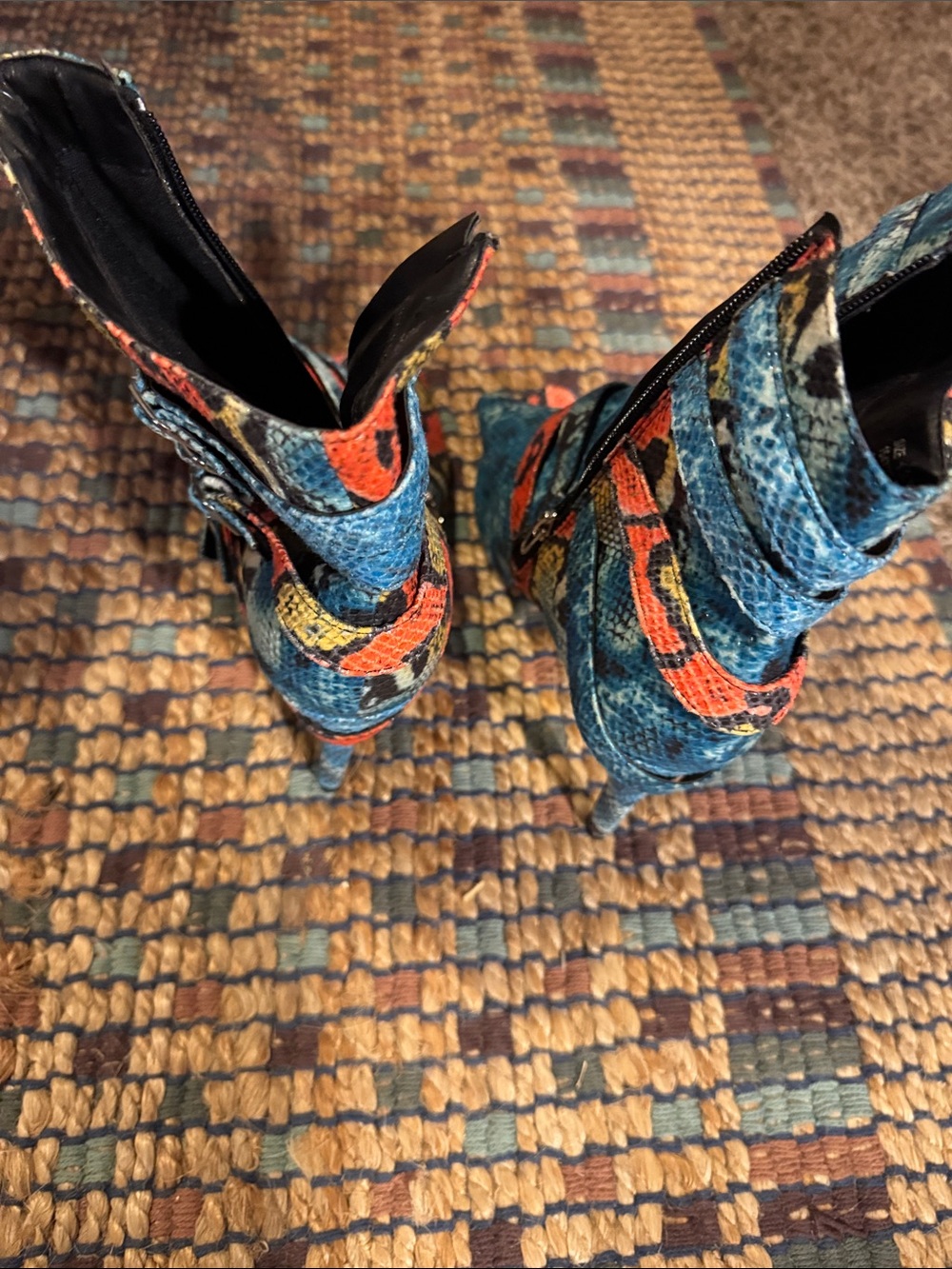 Hot Tomato NWTs Multicolor Snakeskin-Print Ankle Boots in Blue & Orange Sz 12W - Picture 4 of 6